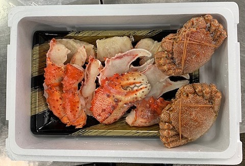 ＜12月21日決済分まで年内配送＞【北海道根室産】花咲がに爪・爪下と毛がに2尾 C-01028