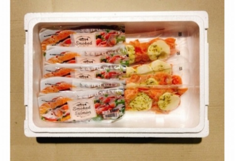 ＜12月14日決済分まで年内配送＞スモークサーモン1kg＆スモークサーモンカプレーゼ600g C-09038