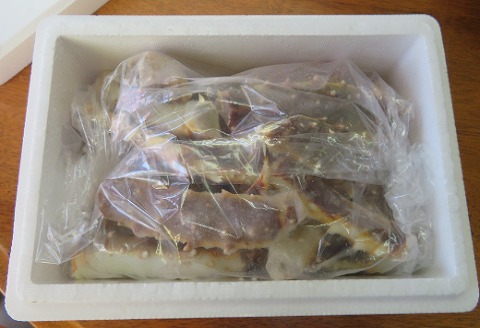 ＜12月21日決済分まで年内配送＞【北海道根室産】生冷凍たらばがに脚(カット済み)800g C-59022