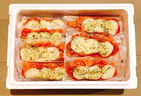 ＜12月14日決済分まで年内配送＞スモークサーモンカプレーゼ10～16P(計2kg)＆塩サーモンハラス220g×10P D-09044