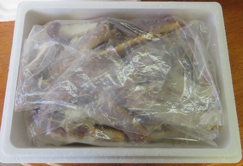 ＜12月21日決済分まで年内配送＞【北海道根室産】生冷凍たらばがに脚(カット済み)1.6kg D-59029