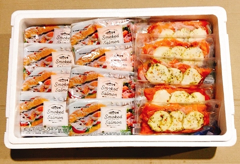 ＜12月14日決済分まで年内配送＞スモークサーモン16～30P(計4kg)＆スモークサーモンカプレーゼ10～16P(計2kg) E-09007