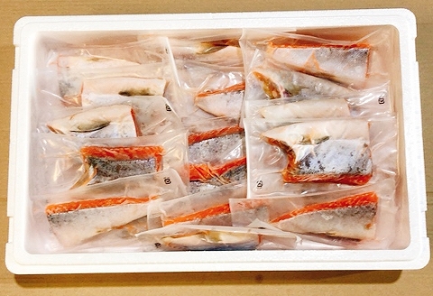 ＜12月14日決済分まで年内配送＞とろサーモンハラミ燻製焼き5.5kg(1切個包装真空) F-09009