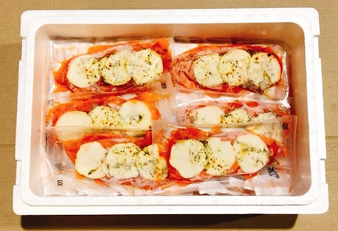 ＜12月14日決済分まで年内配送＞スモークサーモンカプレーゼ4～7P(計800g)＆塩銀鮭切り身1切(約70g)×25P F-09027