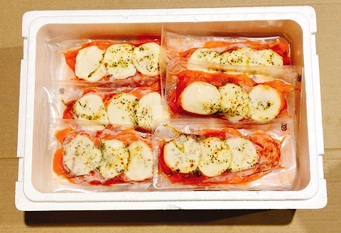 ＜12月14日決済分まで年内配送＞スモークサーモンカプレーゼ4～7P(計800g)＆塩サーモンハラス220g×12P F-09029