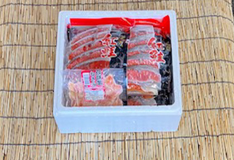 ＜12月21日決済分まで年内配送＞甘塩紅鮭5切×10P、花咲かにむき身300g×1P F-76004