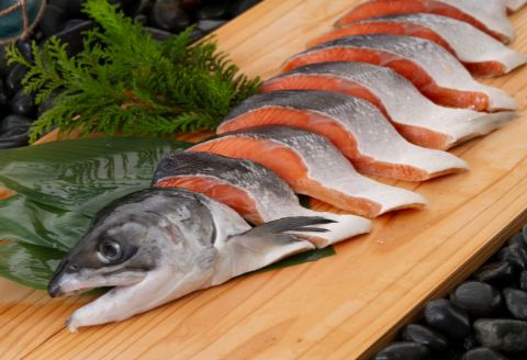 【北海道根室産】塩時鮭姿半身切身 A-85005