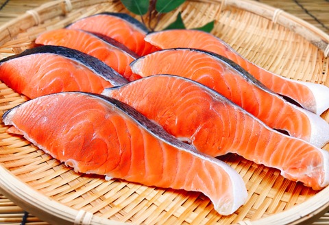 ＜12月14日決済分まで年内配送＞塩キングサーモン切り身1切(約100g)×18P C-09011