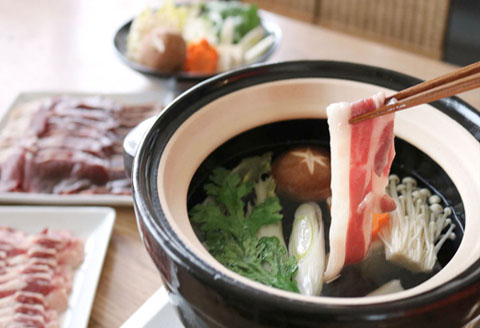 ＜12月21日決済分まで年内配送＞【北海道根室産】エゾ鹿肉1.6kgセット F-07006