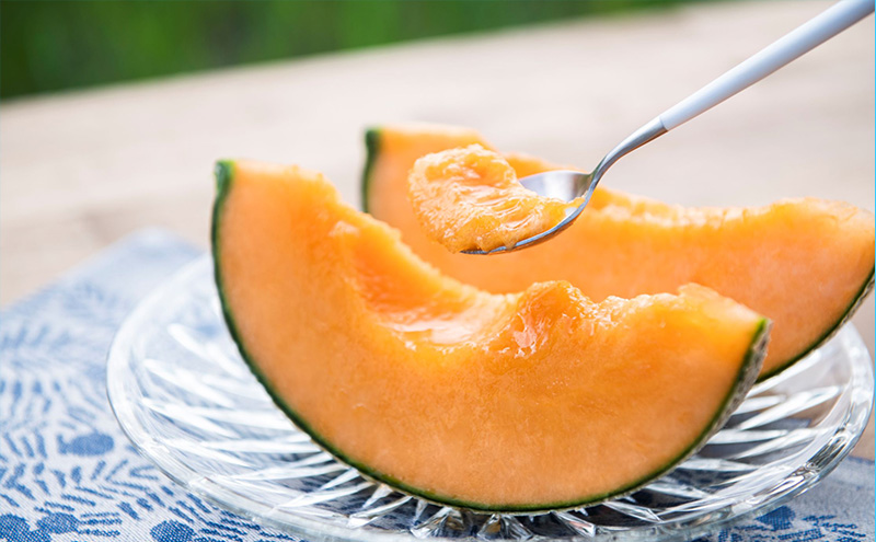 【2026年7月上旬より順次発送】ふらのメロン「陽 ～HARU～」大玉(2.3kg以上)×2玉 ( 赤肉 )( くりす農園 )