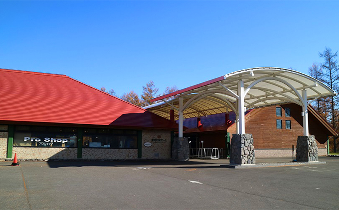 富良野ゴルフコース　2名様1ラウンドプレー券（平日）(チケット ゴルフ 体験 入場 券 旅行 トラベル リゾート 北海道 富良野市 ふらの)