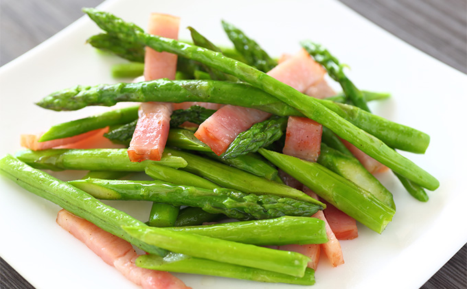 【2026年春発送】北海道 富良野産 アスパラガス M～2Lサイズ 約800g  ハウス栽培 (山本農園) 野菜 新鮮 直送 朝採り アスパラガス 道産 北海道 ふらの