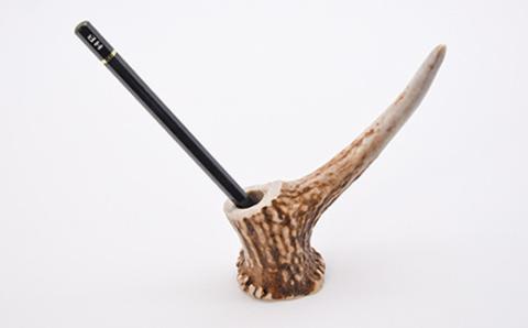 福島町産蝦夷鹿の角　手作り特製ペン立て FKB026