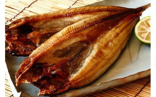 悦丸小林水産の天日干し真ホッケ（2Lサイズ×2枚）　ほっけ開き　ホッケ開き　𩸽開き　海産物　魚介類　冷凍