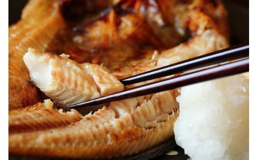 悦丸小林水産の天日干し真ホッケ（2Lサイズ×2枚）　ほっけ開き　ホッケ開き　𩸽開き　海産物　魚介類　冷凍