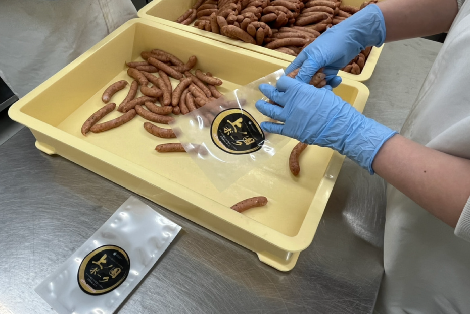 上ノ国ポークガーリックウインナー（90g×4パック）　豚肉　ぶたにく　ソーセージ　BBQ　おいしい　ジューシー　冷凍　お弁当　北海道産