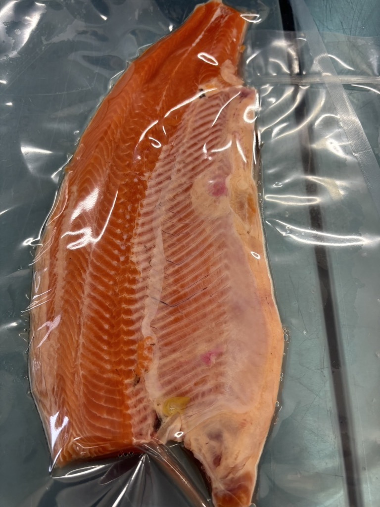 奥尻サーモン淡雪（3枚）大（700ｇ以上） OKUF021