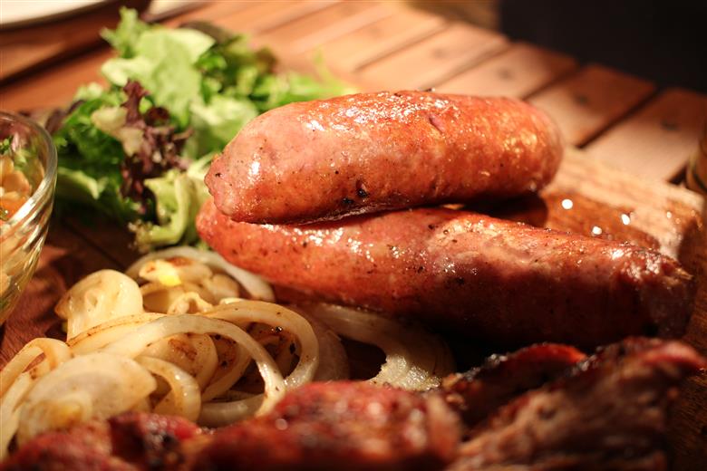 【おいしい食卓セット】白カビドライソーセージ＆シャルキュトリー＆スイーツ 計5品セット 潮トマト おつまみ 盛り合わせ お取り寄せ ギフト デザート 北海道 せたな町 ふるさと納税