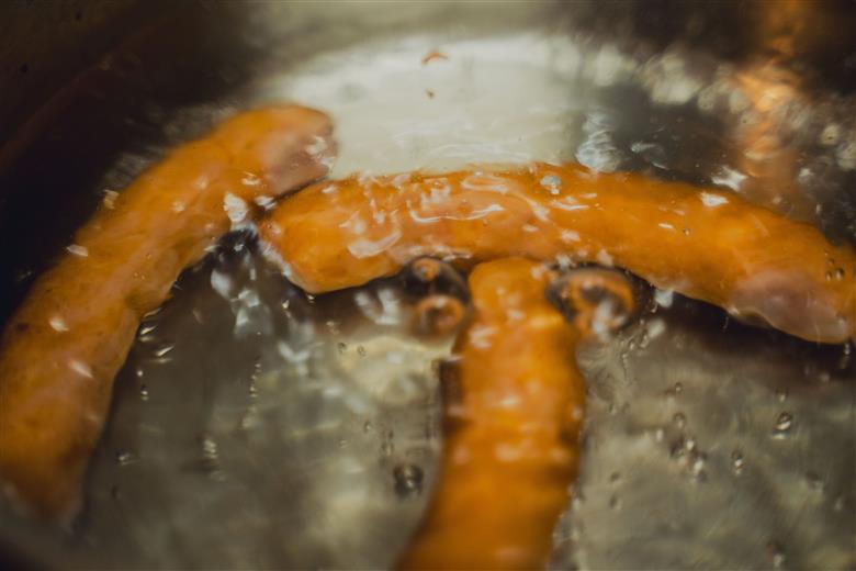 【豪華な食卓セット】サッカムセタナイのこだわり燻製＆スイーツ 6点セット ベーコン ソーセージ 豚レバー テリーヌ ショコラ パウンドケーキ チョコレート デザート スイーツ おつまみ 盛り合わせ お取り寄せ 北海道 せたな町 ふるさと納税