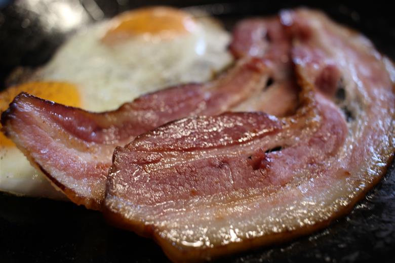 【贅沢な食卓セット】白カビドライソーセージ＆シャルキュトリー＆スイーツ 計9品セット 豚肉 豚レバー ベーコン おつまみ 盛り合わせ お取り寄せ ギフト デザート 北海道 せたな町 ふるさと納税