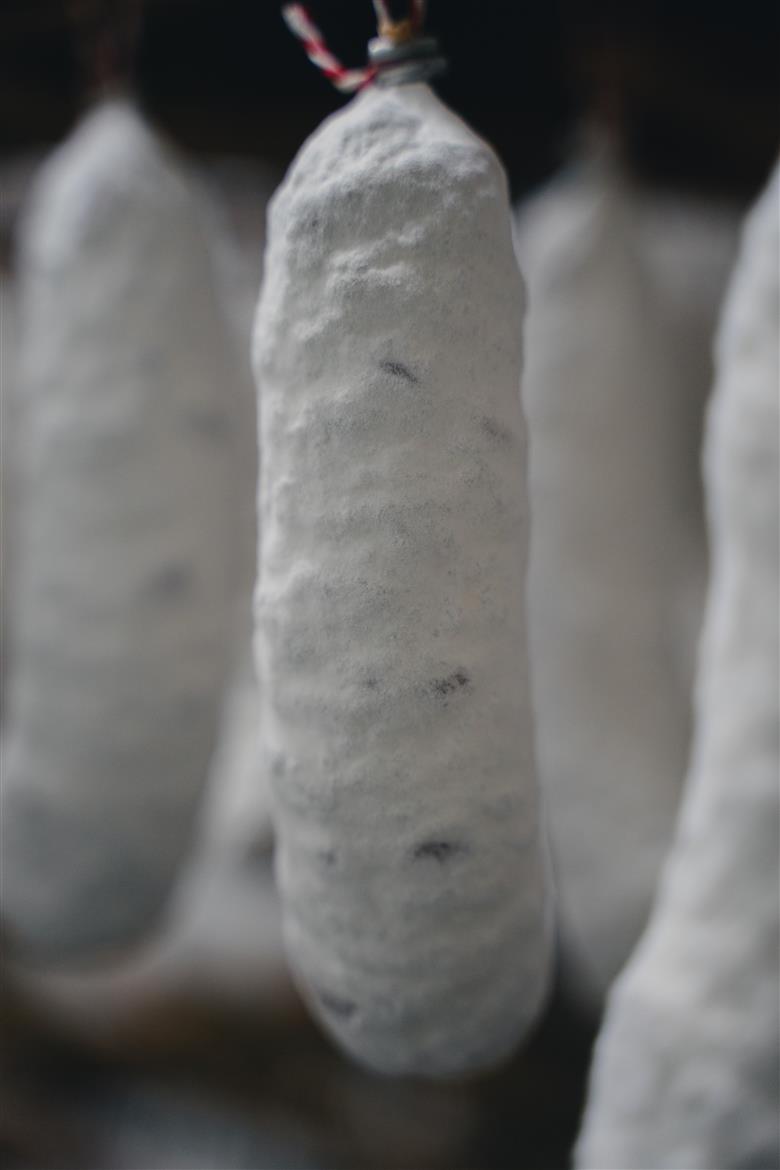 【おつまみソシソンセット】白カビドライソーセージ2本 ソシソンショコラ セット おつまみ 盛り合わせ お取り寄せ ギフト デザート 北海道 せたな町 ふるさと納税