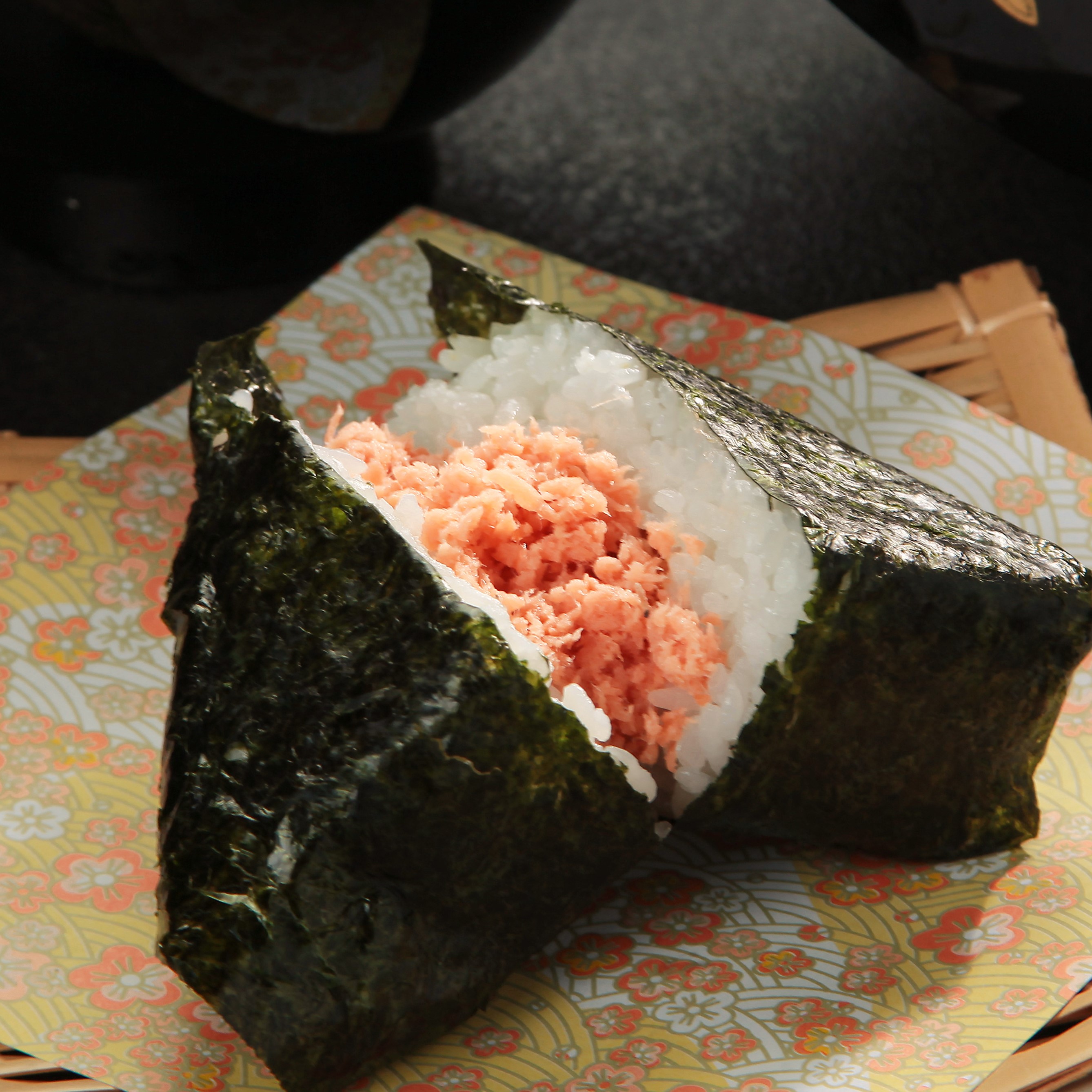 【北海道産秋鮭使用】手ほぐし秋鮭フレーク 130g×5個 小分け おにぎり パスタ チャーハン 海鮮 天然 冷凍 せたな町 ふるさと納税