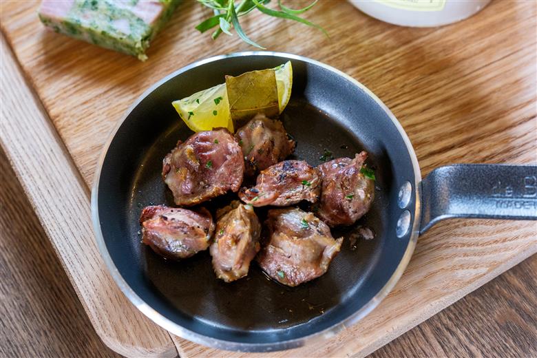 【おいしい食卓セット】白カビドライソーセージ＆シャルキュトリー＆スイーツ 計5品セット 潮トマト おつまみ 盛り合わせ お取り寄せ ギフト デザート 北海道 せたな町 ふるさと納税