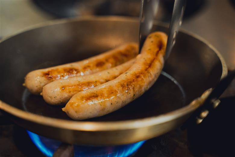 【贅沢な食卓セット】白カビドライソーセージ＆シャルキュトリー＆スイーツ 計9品セット 豚肉 豚レバー ベーコン おつまみ 盛り合わせ お取り寄せ ギフト デザート 北海道 せたな町 ふるさと納税