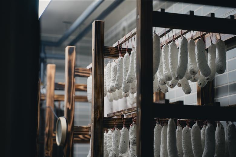 【おつまみソシソンセット】白カビドライソーセージ2本 ソシソンショコラ セット おつまみ 盛り合わせ お取り寄せ ギフト デザート 北海道 せたな町 ふるさと納税