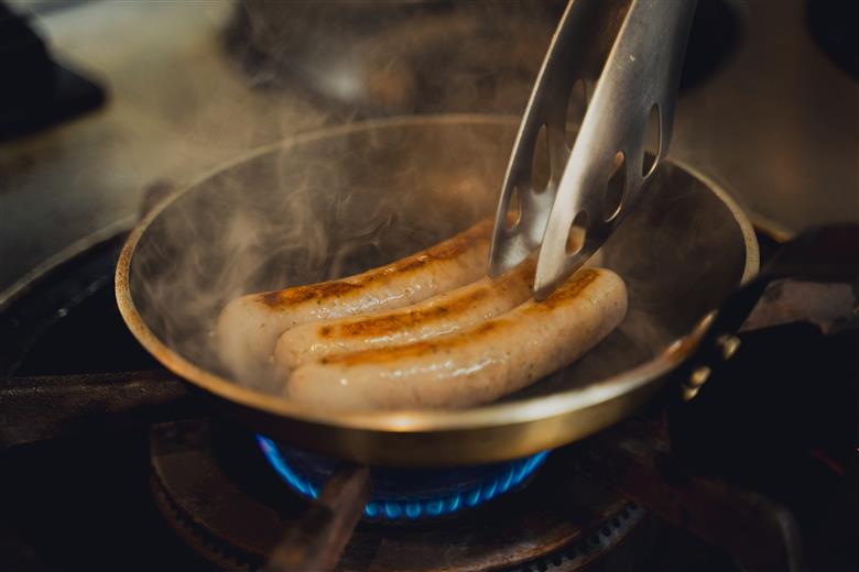 【豪華な食卓セット】サッカムセタナイのこだわり燻製＆スイーツ 6点セット ベーコン ソーセージ 豚レバー テリーヌ ショコラ パウンドケーキ チョコレート デザート スイーツ おつまみ 盛り合わせ お取り寄せ 北海道 せたな町 ふるさと納税