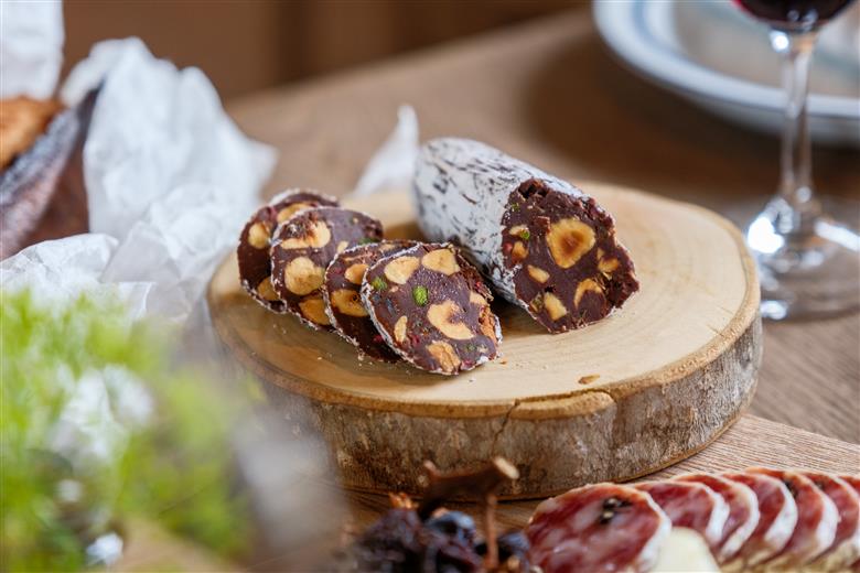 【おつまみソシソンセット】白カビドライソーセージ2本 ソシソンショコラ セット おつまみ 盛り合わせ お取り寄せ ギフト デザート 北海道 せたな町 ふるさと納税