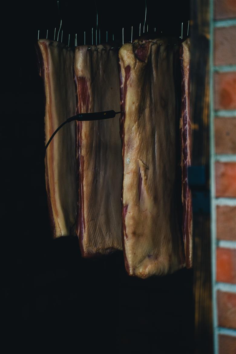 【優雅な朝食セット】真っ黒なチーズケーキパンとベーコンスライスセット チーズケーキ パン デザート スイーツ クリームチーズ おつまみ お取り寄せ ギフト 豚肉 北海道 せたな町 ふるさと納税