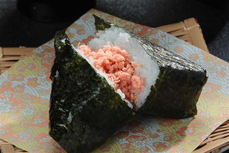 【北海道産秋鮭使用】手ほぐし秋鮭フレーク 1.3kg(130g×10個) 小分け おにぎり パスタ チャーハン 海鮮 天然 冷凍 せたな町 ふるさと納税