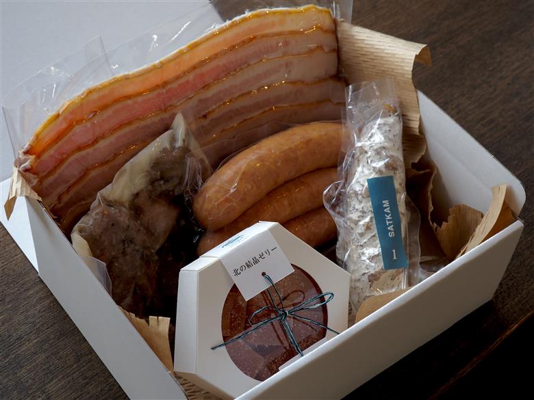 【おいしい食卓セット】白カビドライソーセージ＆シャルキュトリー＆スイーツ 計5品セット 潮トマト おつまみ 盛り合わせ お取り寄せ ギフト デザート 北海道 せたな町 ふるさと納税