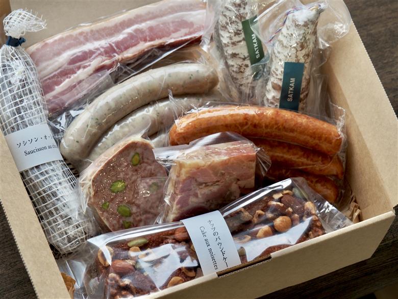 【贅沢な食卓セット】白カビドライソーセージ＆シャルキュトリー＆スイーツ 計9品セット 豚肉 豚レバー ベーコン おつまみ 盛り合わせ お取り寄せ ギフト デザート 北海道 せたな町 ふるさと納税