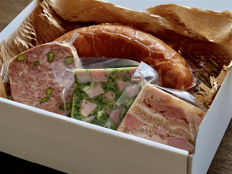 【レストランの味セット】シャルキュトリー (食肉加工品) 4品セット 豚肉 豚レバー ベーコン ハム ソーセージ 燻製 おつまみ 盛り合わせ お取り寄せ ギフト 北海道 せたな町 ふるさと納税