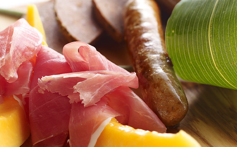 マッカリーナ宿泊券　1泊2食付き（8名様）宿泊施設1棟貸し切り【02017】