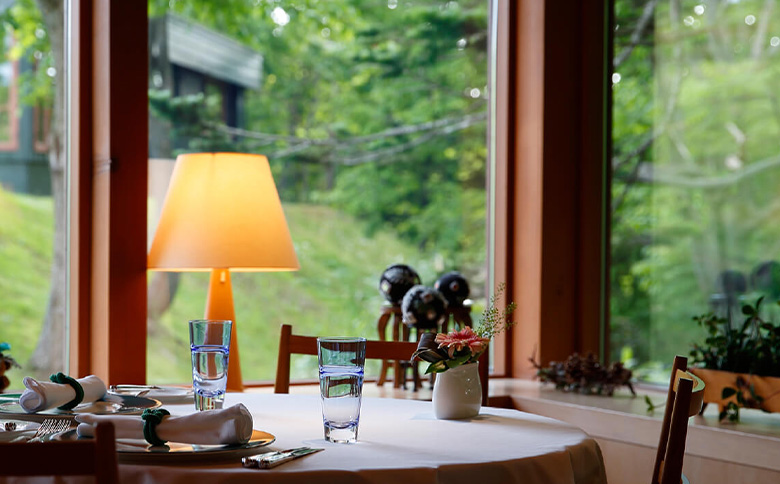 マッカリーナ宿泊券　1泊2食付き（4名様）　～春・夏・秋　ご利用分～【02007】