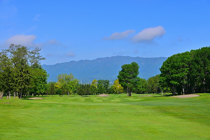 新奈井江カントリークラブ　１ラウンドセルフプレーペア招待券
