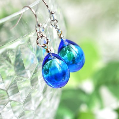 【Soukore】ガラスアクセサリー・ブルー・ピアス(シルバー)