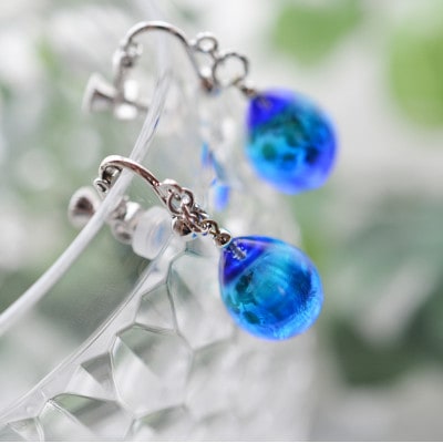 【Soukore】ガラスアクセサリー・ブルー・イヤリング(シルバー)