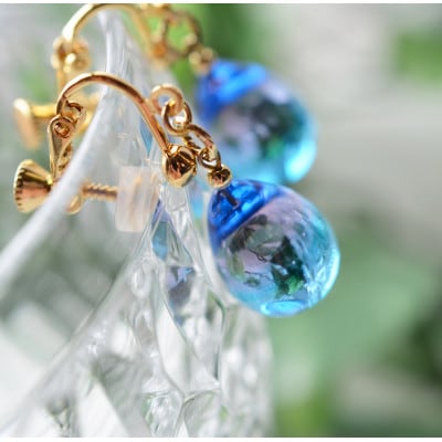 【Soukore】ガラスアクセサリー・ピンクブルー・イヤリング(ゴールド)