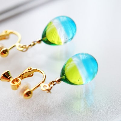 【Soukore】ガラスアクセサリー・菜の花と空・イヤリング