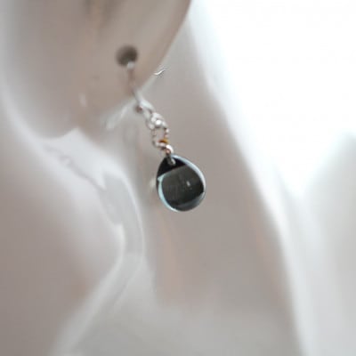 【Soukore】ガラスアクセサリー・ブラック・ピアス