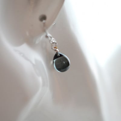 【Soukore】ガラスアクセサリー・ブラック・イヤリング