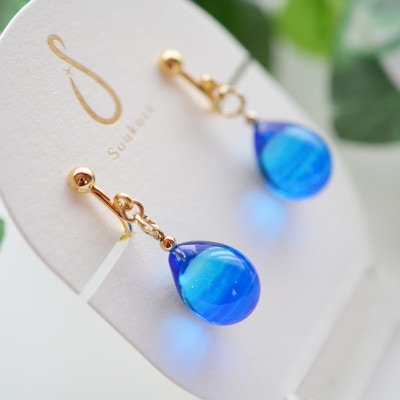 【Soukore】ガラスアクセサリー・ブルー・イヤリング(ゴールド)