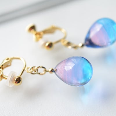 【Soukore】ガラスアクセサリー・ピンクブルー・イヤリング(ゴールド)