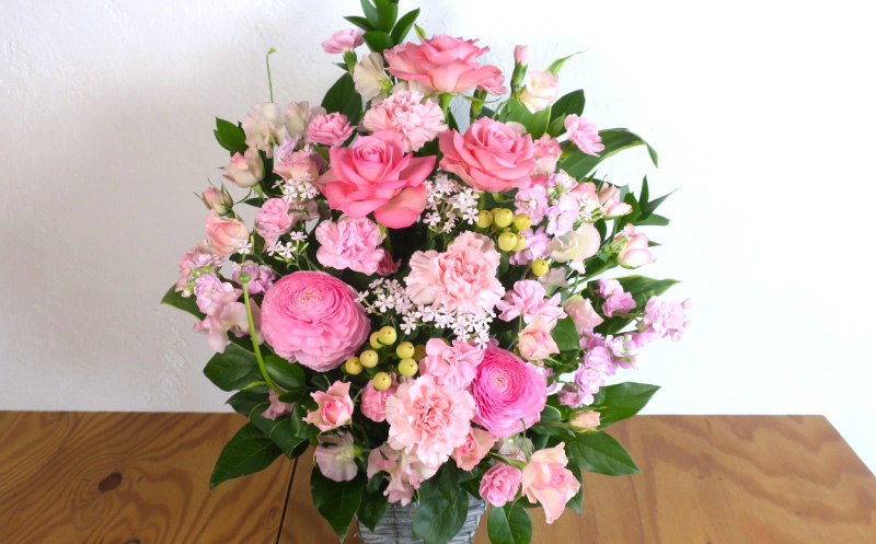 お祝いアレンジフラワー「ふんわりピンクの季節の花ギフト」（大）ギフト対応可 贈り物 記念日 お花