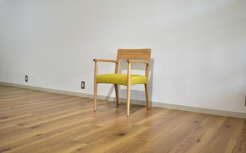 ダイニングチェア 肘付【張地・木塗装色選択可】