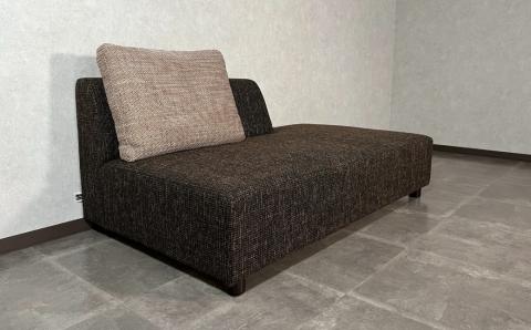 カウチソファー 肘無右背カウチ【張地・木脚塗装色選択可】幅150cm（カヌレ）